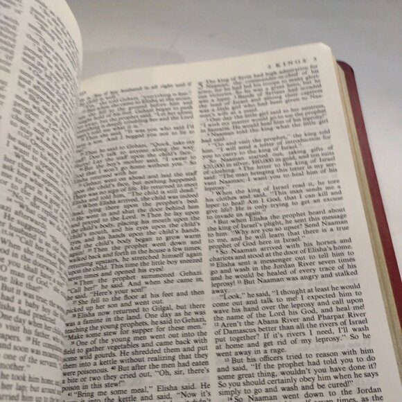 The Living Bible Red Letter Edition Tyndale 1979 Small Print.Any questions feel - Picture 9 of 12